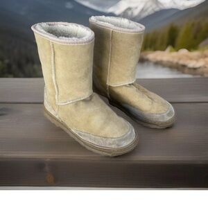 Emu ridge boots Sz 9 Women's 8 Men